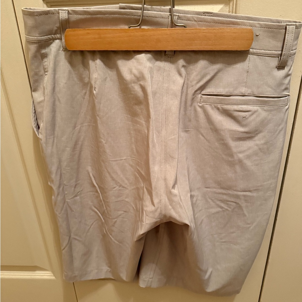Men's Beige Shorts Size 30 - Picture 2 of 3